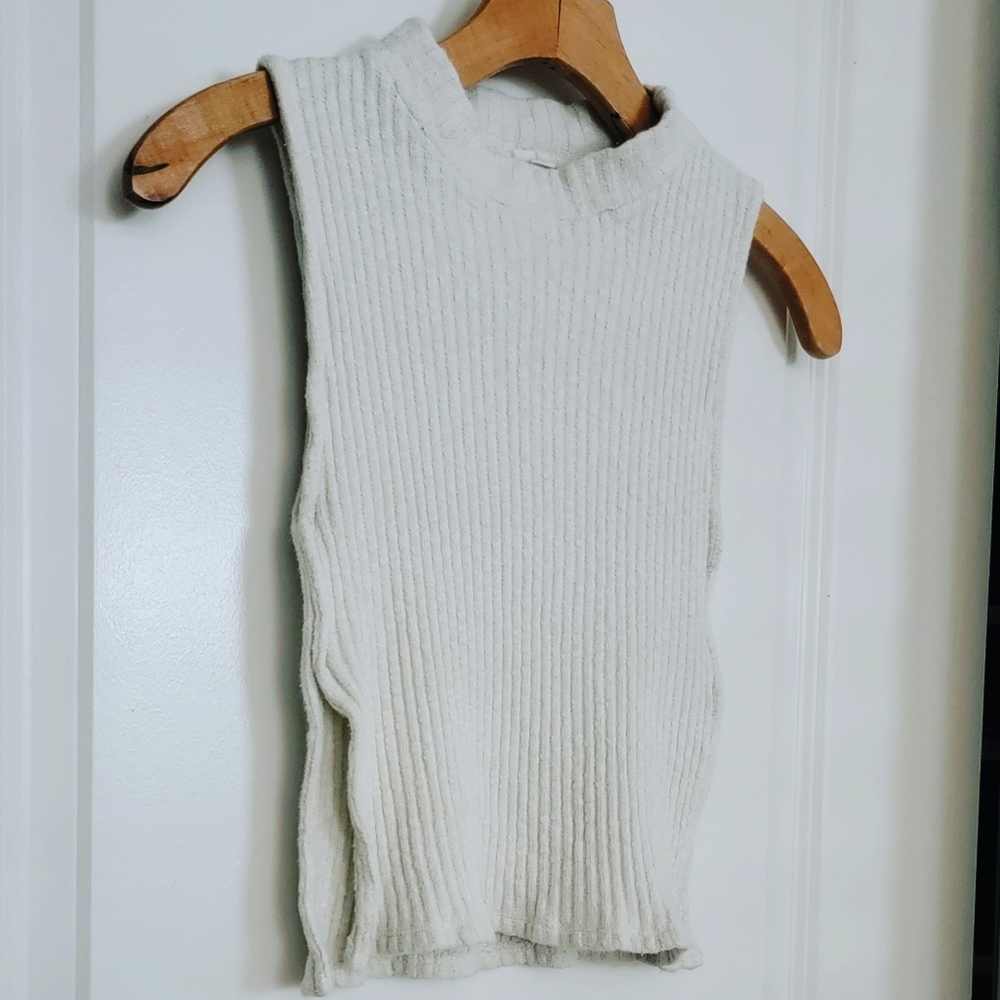 Knitted/Slitted Crop